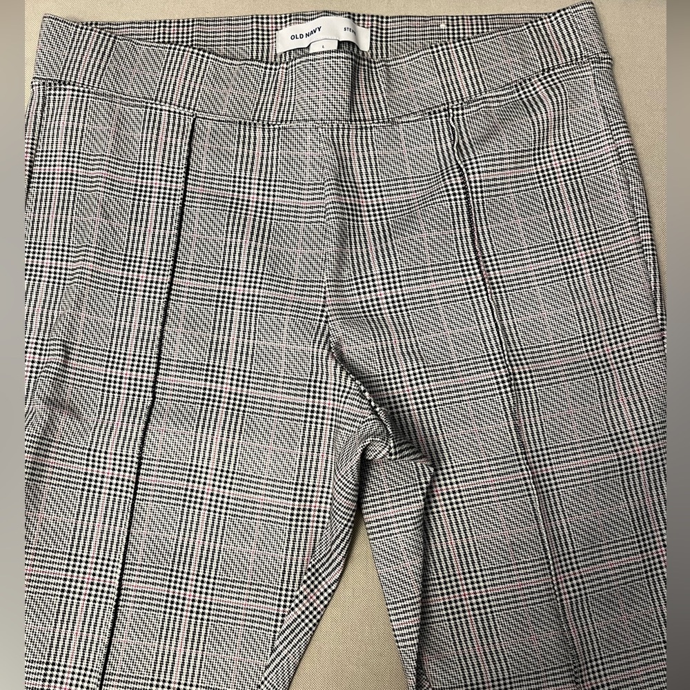 NWOT Old Navy Stevie pants.  Size L Grey Plaid.